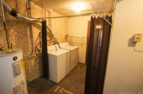 588 Center St, Manchester CT  06040-4464 exterior