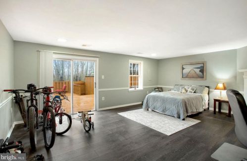 5666 Sutherland Ct, Springfield VA  22015-1850 exterior