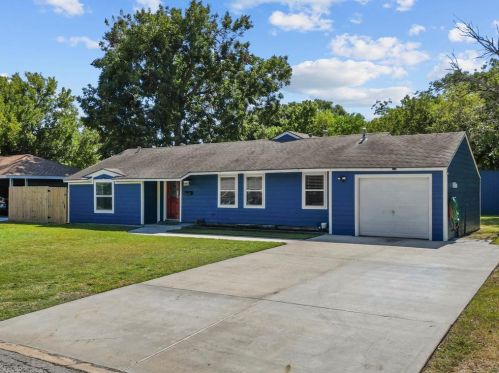 1221 14th Ave, Texas City, TX 77590-5844