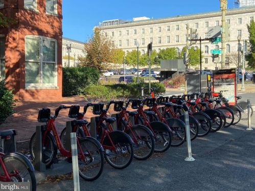 421 1st St, Washington DC 20003-1827 exterior