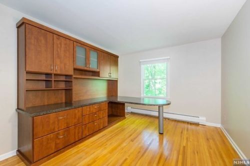 2 Sparrowbush Rd, Mahwah NJ  07430-1525 exterior