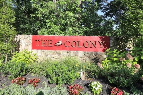 217 Fairfield Dr, Holbrook, NY 11741-2895