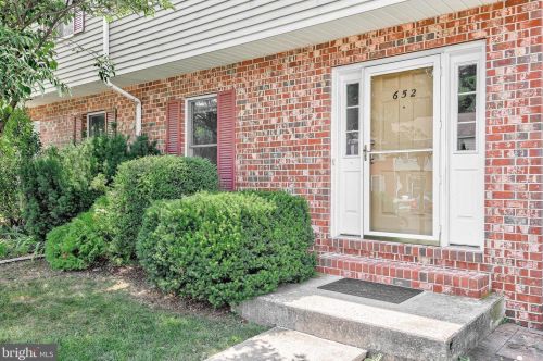 652 Allenview Dr, Navy Sup Dpt, PA 17055-6181