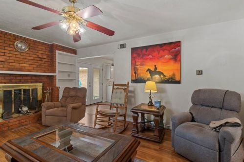 8449 Freeport Dr, Dallas TX  75228-4935 exterior