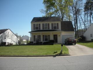 815 Nestleway Dr, Greensboro, NC 27406-8237
