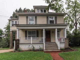 602 Hartwell Ave, Waukesha, WI 53186-5025