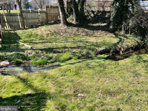 1 Courtney Ln, Downingtown PA  19372-1071 exterior