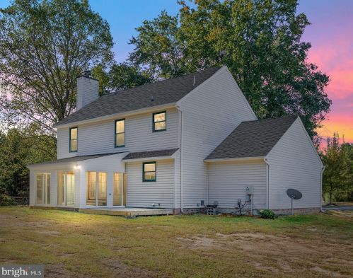 528 Sanford Dr, Fredericksburg, VA 22406-1035