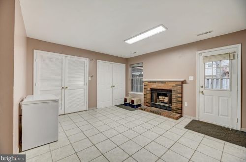 2496 Clover Field Cir, Herndon VA  20171-4325 exterior