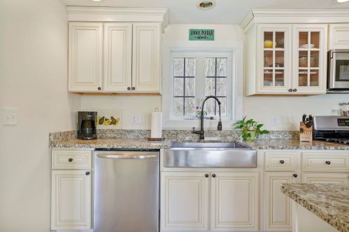 18 Allen St, Concord, NH 03304-1645