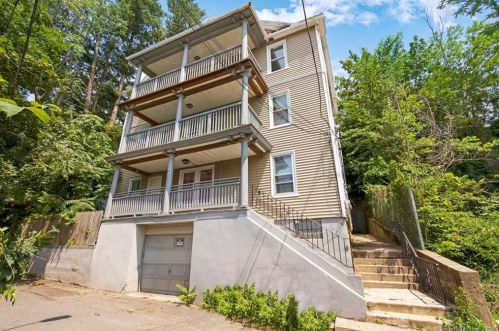 54 French St, Waterbury, CT 06702-1106