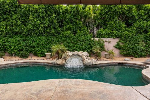 8 King Edward Ct, Rancho Mirage CA  92270-1621 exterior