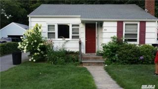 39 Jefferson Ave, Northport, NY 11768-3010