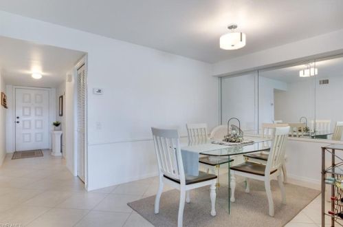 7320 Glenmoor Ln, Naples FL  34104-6748 exterior