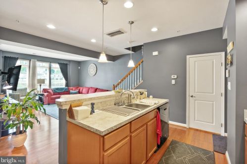 7405 Brunson Cir, Gainesville VA 20155 exterior