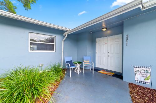 321 Shady Ln, Fort Pierce, FL 34952-1357