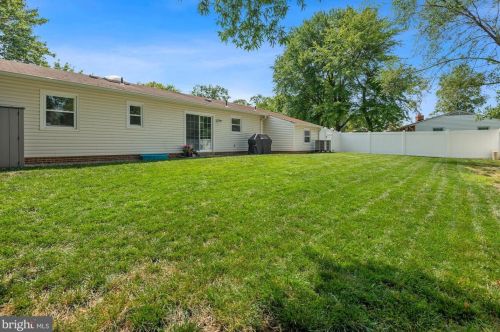 1268 Redwood Ct, Herndon VA  20170-3634 exterior