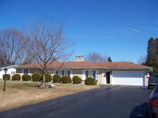 38 Greenbriar Dr, Rochester, NY 14624-2836