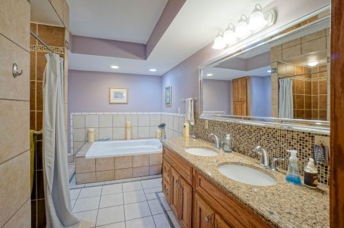 14460 Wilbur Dr, Waukesha WI  53151-5254 exterior