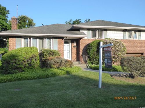 226 Halsey Ave, Muttontown, NY 11753-1623