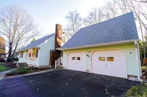 95 Glendale Dr, Bristol, CT 06010-3040