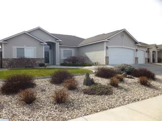 1668 Venus Cir, Richland, WA 99352-8803