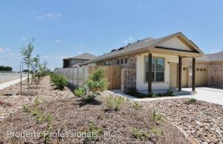 725 Creekside Cir, New Braunfels TX  78130-6448 exterior