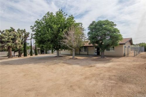 7611 Joshua Ln, Yucca Valley, CA 92284-3750