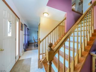 2 Grafton Rd, Stockton, NJ 08559-2001