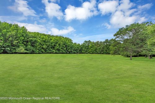 17 Rawson Cir, Tinton Falls, NJ 07712-2579
