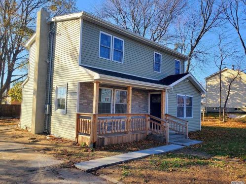 102 31st St, Wheatley Heights, NY 11798-2715