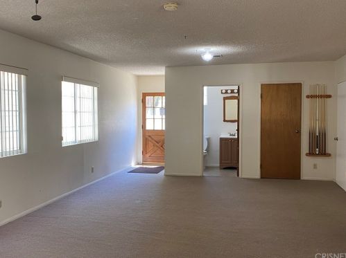 24421 Shadeland Dr, Santa Clarita CA  91321-3616 exterior