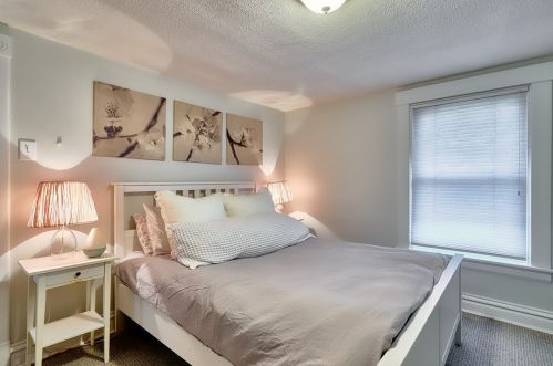 134 Milton St, Zelienople PA  16063-1041 exterior