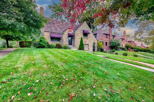 201 Hoodridge Dr, Pittsburgh, PA 15234-1201