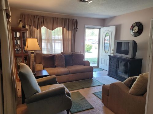208 Combs Manor Ct, Fort Walton Beach, FL 32548-3812