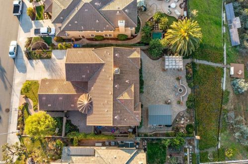 1050 Straightaway Ct, Oceanside CA  92057-1949 exterior