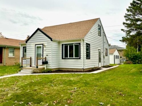 4662 77th St, Milwaukee, WI 53218-4736
