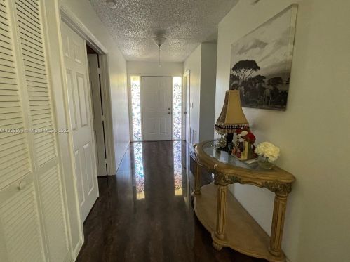 104 Executive Cir, Boynton Beach FL  33436-1833 exterior