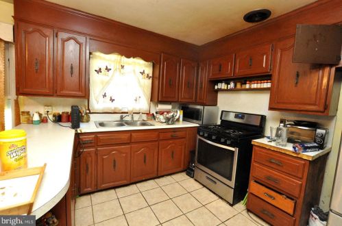 408 Latona Ave, Trenton NJ 08618-2716 exterior