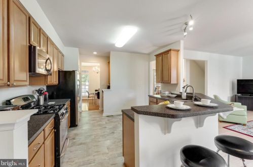 11 Broad Way, Lovettsville VA  20180-8608 exterior