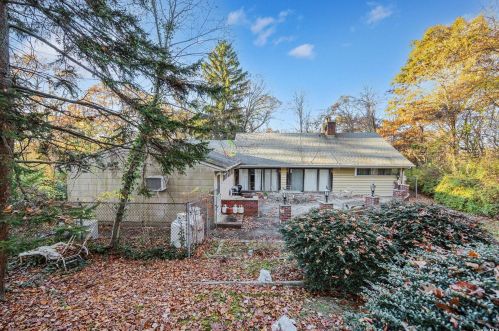 613 Caledonia Rd, Huntington Station NY 11746-5122 exterior