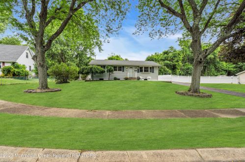 10 Trinity Pl, Jackson Twp NJ  08527-1822 exterior