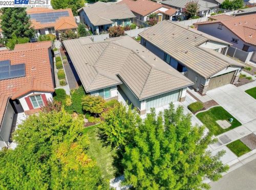 1549 Maple Valley St, Manteca CA 95336-5127 exterior