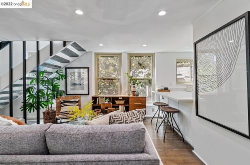 5857 Ascot Dr, Oakland CA 94611-1711 exterior