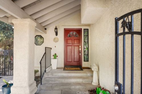 24102 Clearbank Ln, Santa Clarita, CA 91321-3945