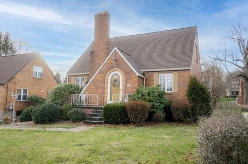 1492 Green Ave, Glenshaw, PA 15116-2452