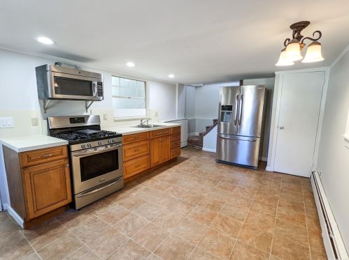 4 Dixie Ln, South Setauket, NY 11720-3837