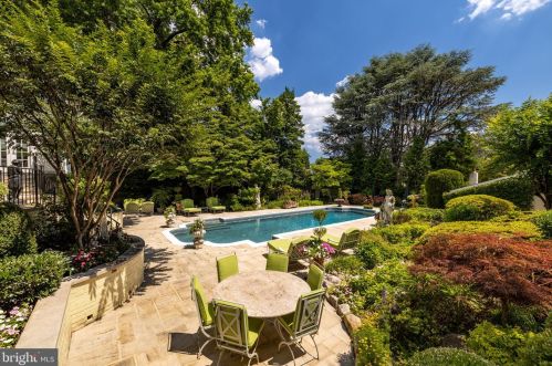 3210 R St, Washington DC  20024-3419 exterior