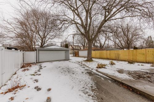 7007 41st St, Milwaukee WI  53209-2232 exterior