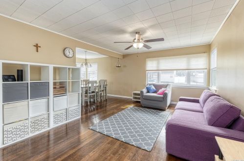 23 Corona Dr, Bethpage NY  11714-4547 exterior